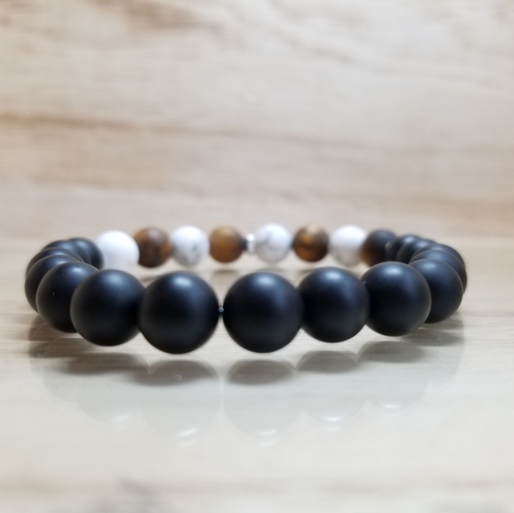 Black Onyx, Tiger Eye & Howlite Beaded Bracelet - Picture 4 of 7